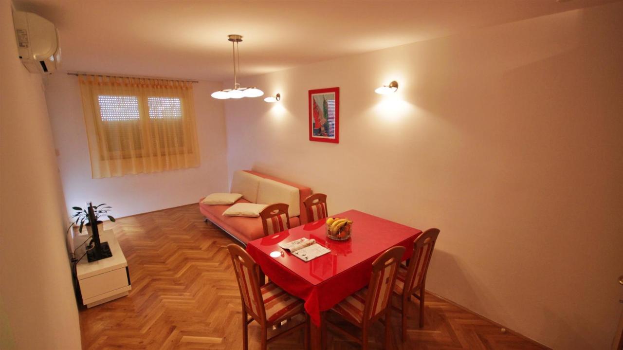 Apartment Jen Omiš Buitenkant foto