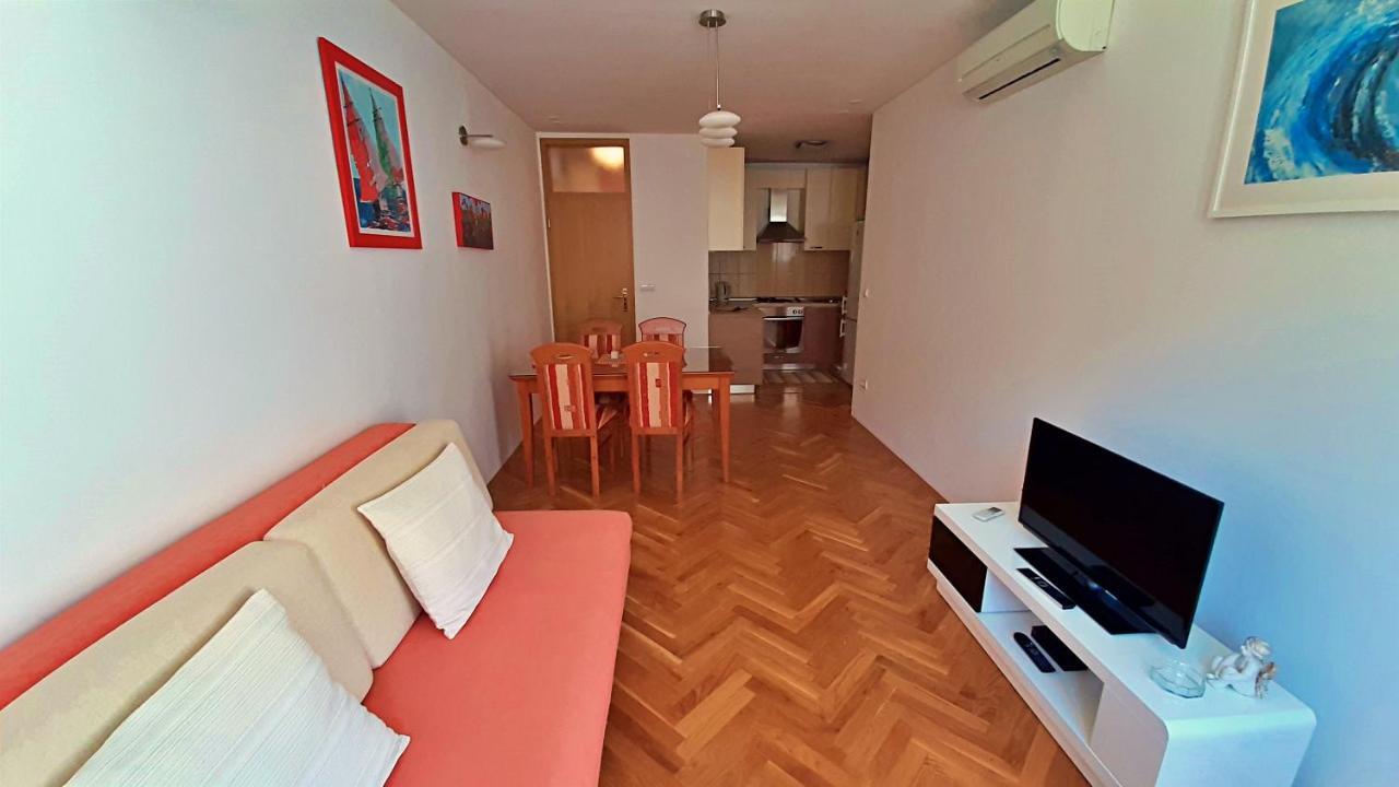 Apartment Jen Omiš Buitenkant foto